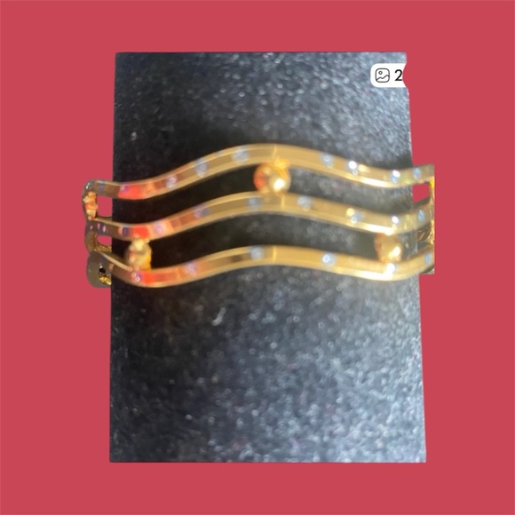 Beautiful Bangle Bracelet - Picture 2 of 3